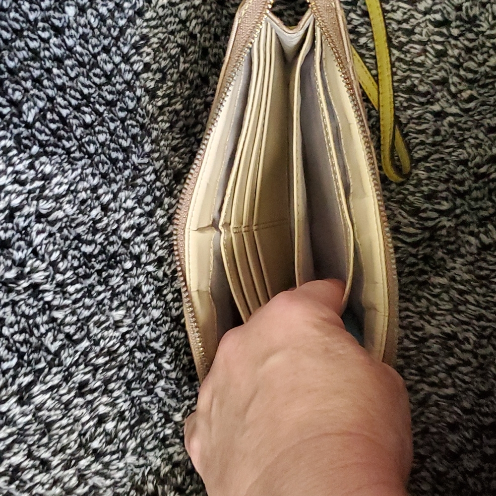 *Coach Wallet - Picture 5 of 8